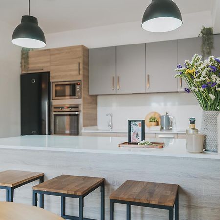 Surf Guesthouse - 7Min Walk To The Beach Патайас Екстериор снимка