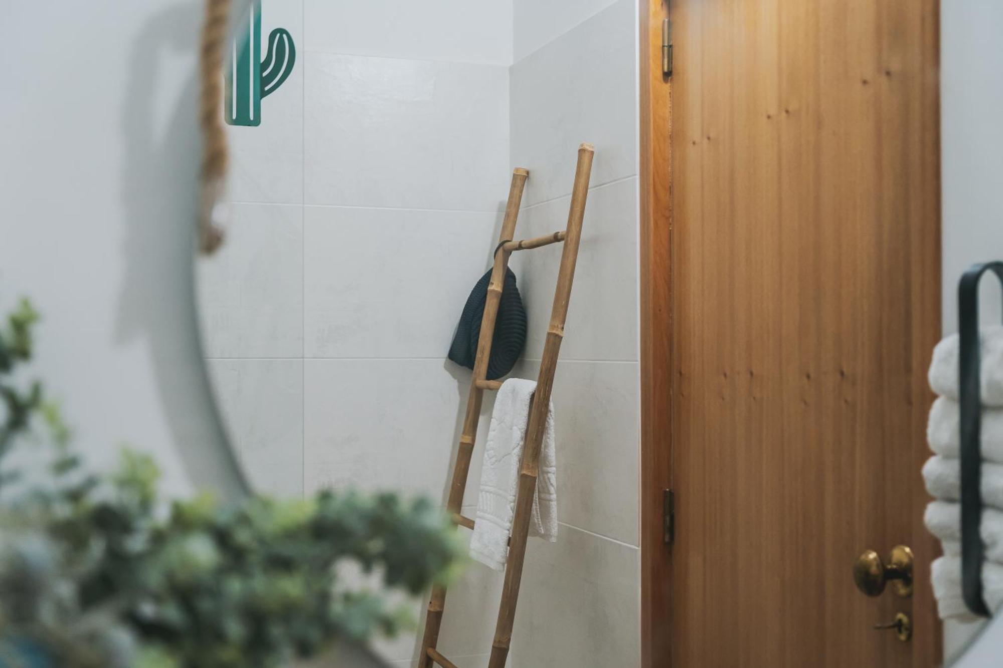 Surf Guesthouse - 7Min Walk To The Beach Патайас Екстериор снимка